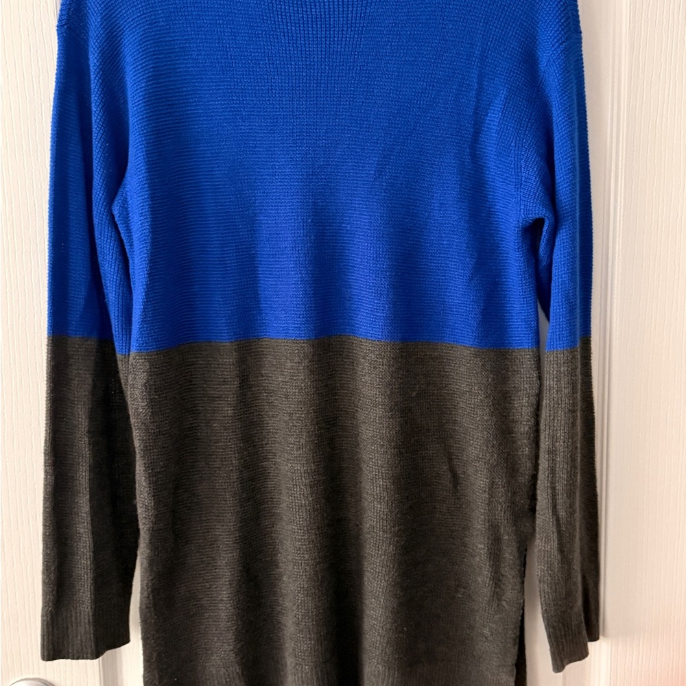 Vince Camuto Colorblock Crewneck in Cobalt Blue and Charcoal